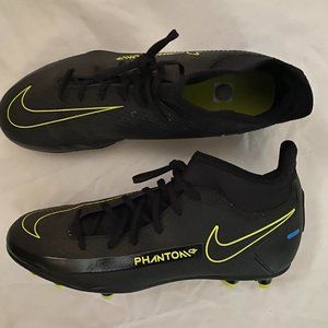 Nike Phantom Soccer Shoes (Youth)